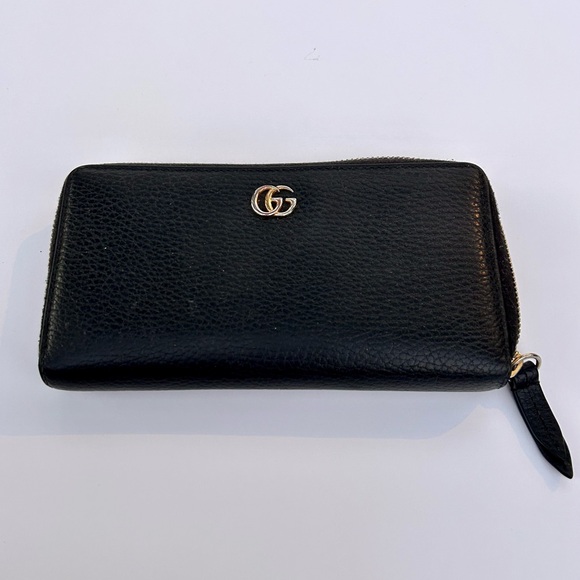 Black Gucci GG Marmont zip wallet in pre-loved condition - Picture 1 of 6